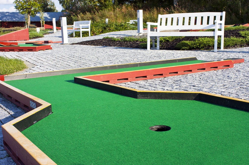 Mini-golf-course-family-recreation-center-1024x682
