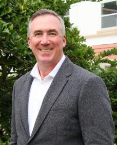 Mike Kelly headshot 1